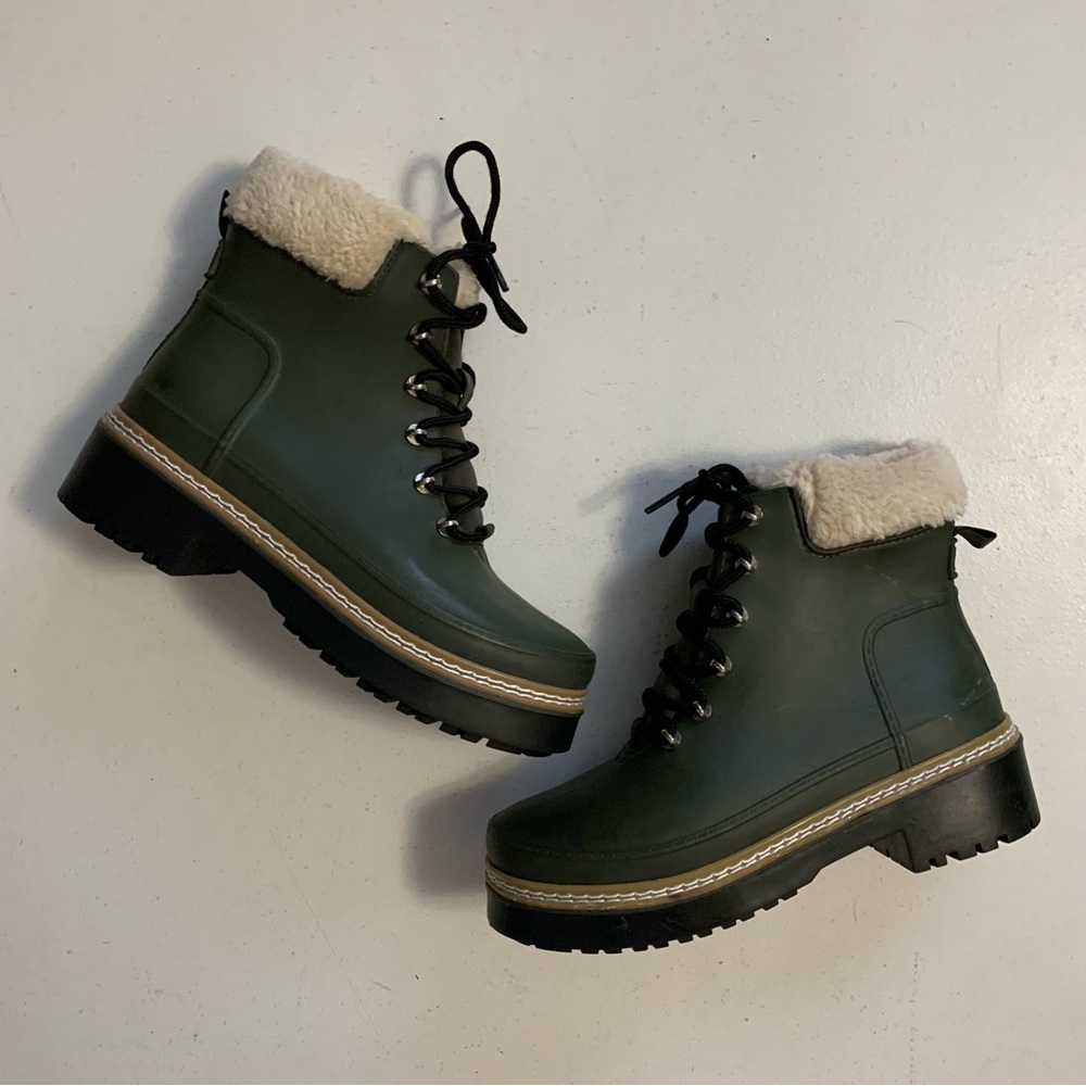 Marc Fisher Dark Green Lace-Up Waterproof Lug Sole Boots Size 8 EUC Fairly Boots